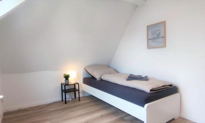 Trossingen Apartment | Moderne Monteurwohnung für 6 Personen bei Villingen-Schwenningen, TV, Einzelbetten, WLAN, Bettwäsche, Handtücher inklusive - TR01
