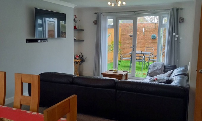 Fairwater House | Modernised home with 2 bedrooms in Cardiff