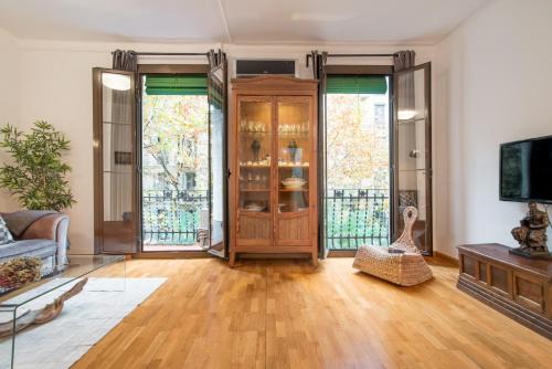 La Nova Esquerra de l'Eixample Apartment | Modernism and comfort in a strategic location