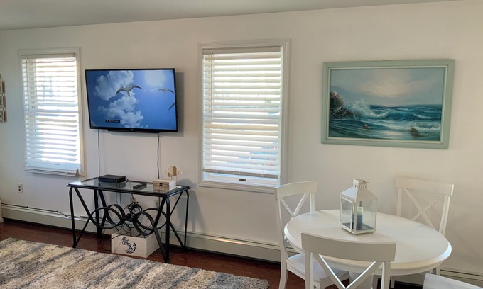 Fifth Ward Apartment | Modernized, Super-spacious condominium. Minutes from downtown, Private Parking!