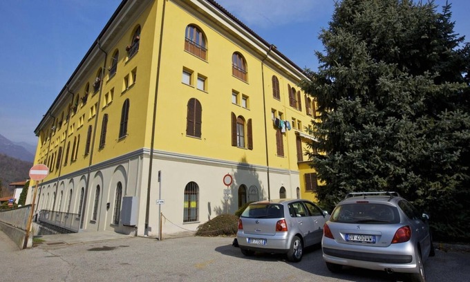 Cannobio Apartment | Modernly furnished 2½ room apartment with parking space and garage in the old town