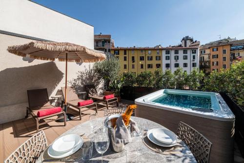 Milan Apartment | Modigliani terrace jacuzzi Golden House
