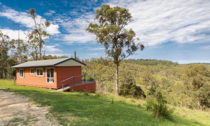 Ebor House | Moffat Falls Cottage overlooking waterfalls and mountains