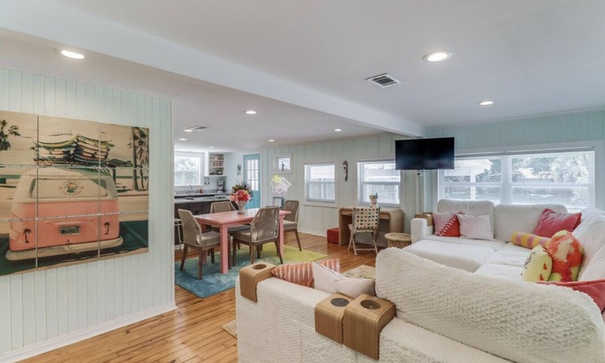 Gulfport House | Moments away from the stunning Gulf Coast beaches