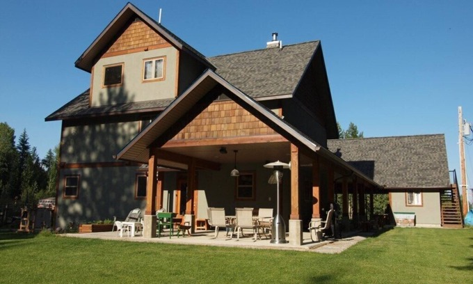 Kootenay Boundary Apartment | Moments to Red Mountain Resort