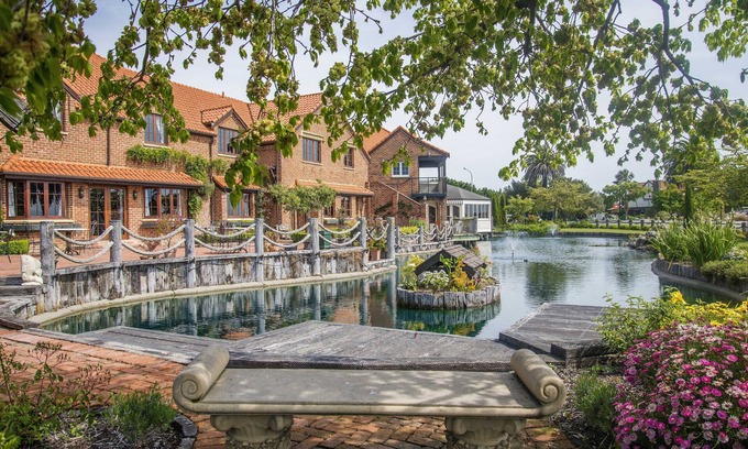 Stoke Apartment | Monaco Resort - Home to Compass Cottage