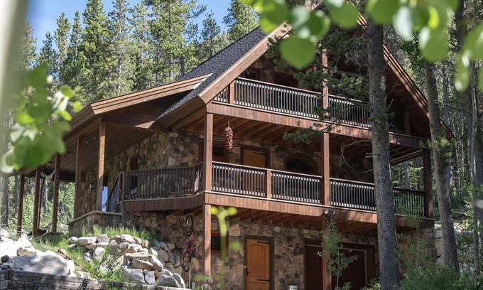 Garfield Cabin | Monarch Crest Chalet- Sauna and Pet Friendly