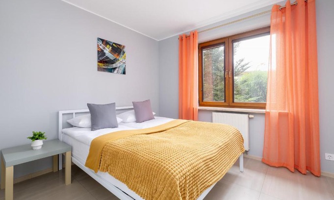 Lagiewniki Apartment | Mondrian Cracow - 2 Bedroom Apartment for Home Office by Noclegi Renters