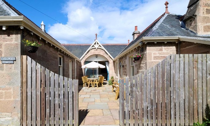 Nairn House | Monkland Cottage