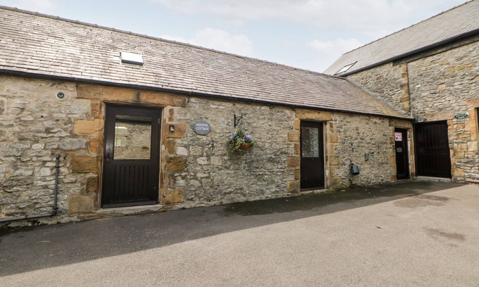 Over Haddon Cottage | MONSAL COTTAGE, pet friendly, character holiday cottage in Bakewell