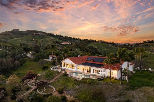 Fallbrook House | Monserate Wine Country w Infinity Pool Views