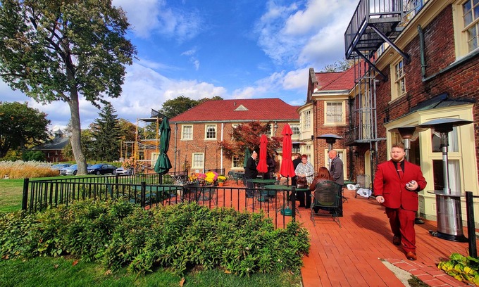 Celebration Square Bed & Breakfast | Montague Inn