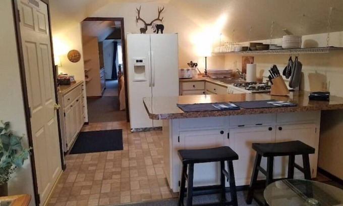 St. Regis Apartment | Montana Mountain Retreat - "Wapiti Wallow"