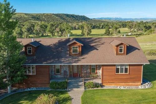 Sweet Grass County House | Montana Western Mountain Retreat