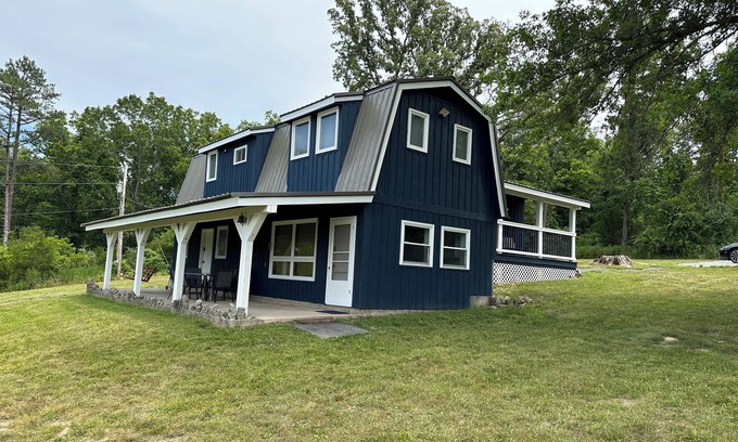 Licking Cabin | Montauk Nature Retreat - 3 miles to Montauk State Park on Acreage!