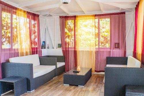 Belle Plaine Villa | Montete Cottage Hilltop Villa with Beautiful Estate Garden