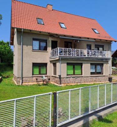 Memmendorf Apartment | Monteur- und Ferienwohnung in Hainichen - Obergeschoss oder Dachgeschoss - Familie Weber