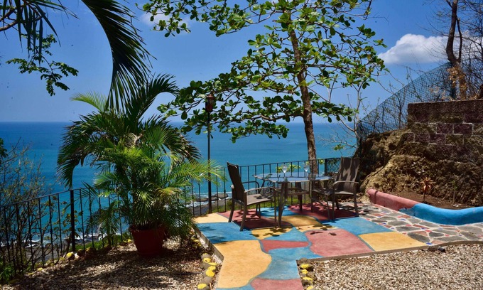 Montezuma Cottage | Montezuma Heights the cute Mariposa Cottage, into the great wide open. Sleeps 2