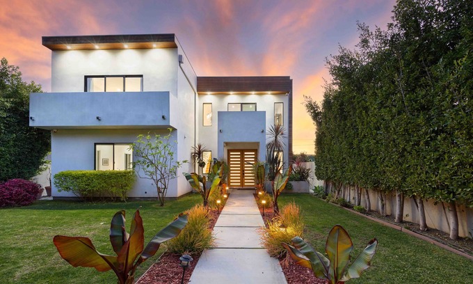 Sawtelle House | Monthly Rental-Luxurious Home-2 Miles To Beach