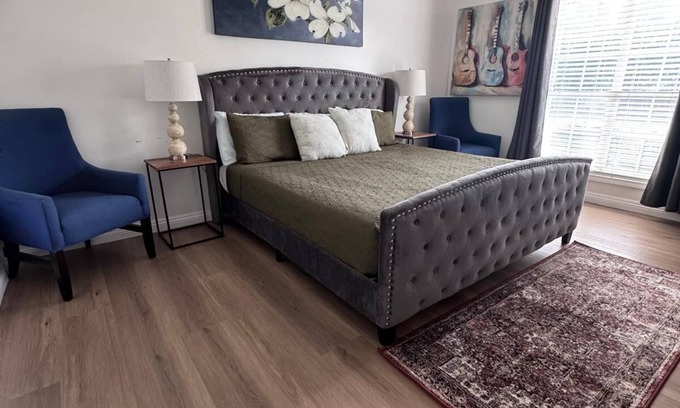 Olive Branch House | MONTHLY STAYS- Charming 4BR + Extra Space Beds with Private Pool in Olive Branch