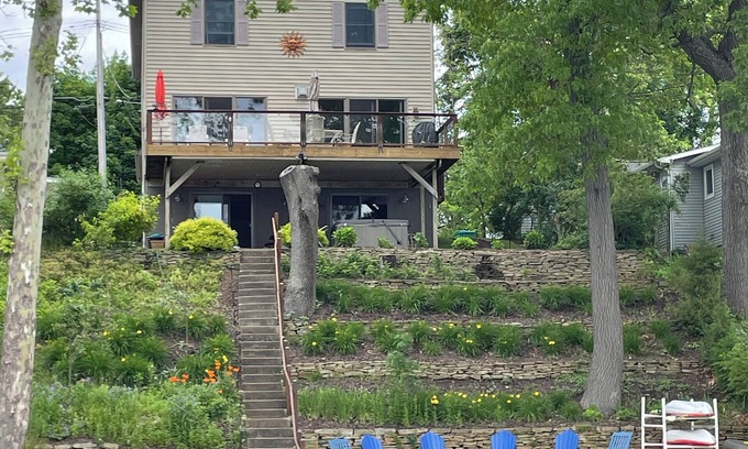 Gregory House | Monthly Summer Rental Lakefront Home Near Ann Arbor/Chelsea/Dexter & Rec Trail