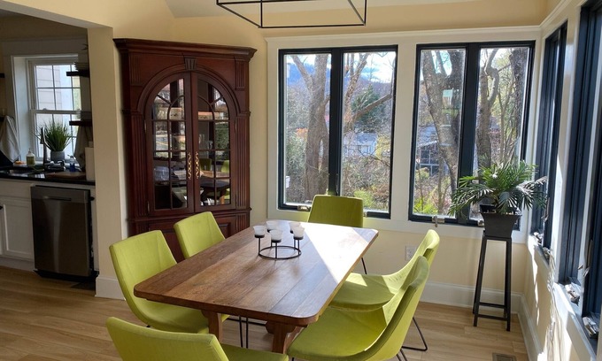 Woolen Mills House | Monticello Vista - A Woolen Mills Retreat
