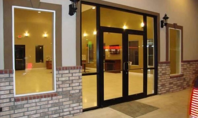 Leesville Hotel | Montigo Inn