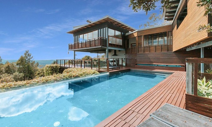 Towen Mountain Villa | Montville Resort Style Holiday Retreat with pool