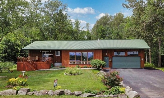 Bobcaygeon Cottage | Moon River Retreat-4 Seasons Riverside Gateway