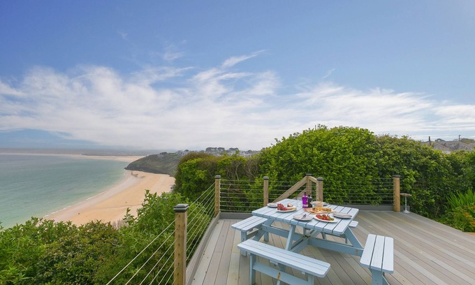 Carbis Bay Cottage | MOONBEAMS, pet friendly, luxury holiday cottage in Carbis Bay