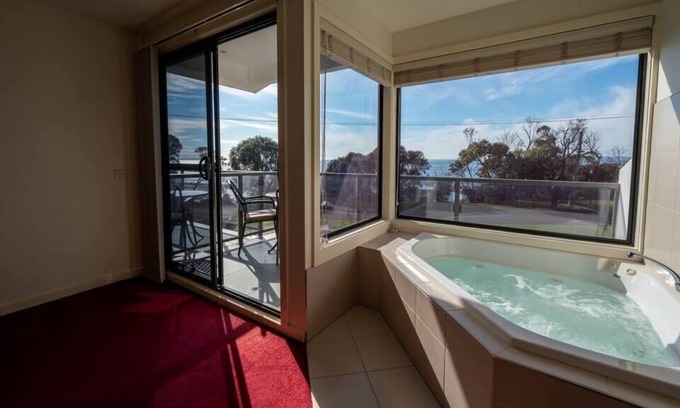 Newhaven House | Moonlight Bay and Gallery Ocean View King Suite #3