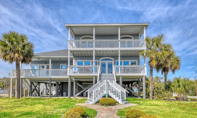 Long Bay Estates House | Moonlighting Whole House - Eight Bedroom Eight Bath Home w/pool