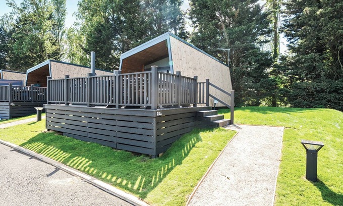 Great Houghton Cottage | MOONLIT SKYLIGHT - BILLING AQUADROME in Billing Aquadrome Holiday Park
