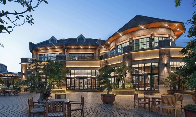 Jingyang District Hotel | MOONRISE HOTELS & RESORTS