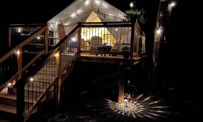 Goldendale RV Rental | “Moonshine Hideaway” KING BED/Outdoor Shower