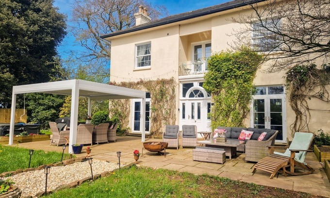 Bromsash Villa | Moonstone Villa - Eight Bedroom Villa, Sleeps 18