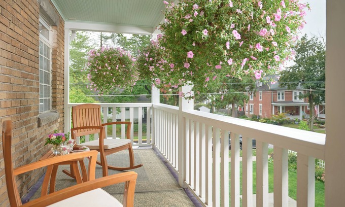 Carlisle Bed & Breakfast | Mooreland Garden Inn