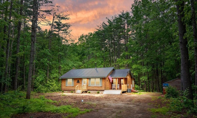 Denmark Cabin | MOOSE CABIN | 5-Star Maine Experience | Hot Tub