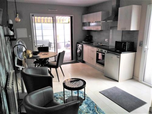 Sarzeau Apartment | MOR-HA-MARCH Studio