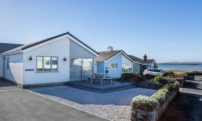 Rhosneigr House | Morawelon: 100m from the beach in Rhosneigr