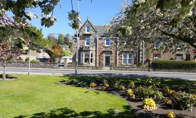 Inverness House | Moray Park Guest House