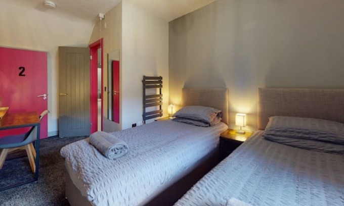 Pontypridd House | Morden 2 bed house sleeps 4