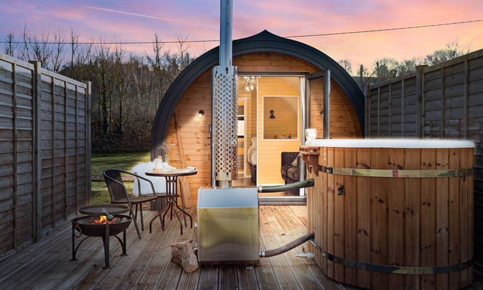 Wells Cabin | Morgan Sweet, Apple Tree Glamping - a chalet that sleeps 2 guests in 1 bedroom