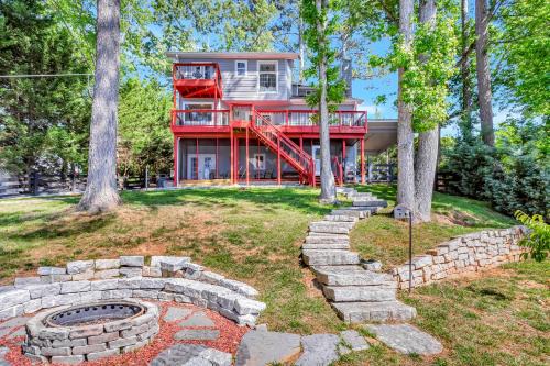 Snellville House | Morning Mist Lake House