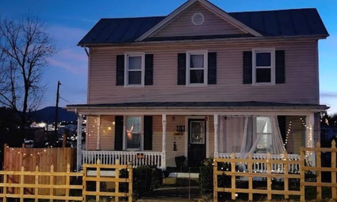 Luray Other | Moroccan-style retreat; mountain view; 5 Min to Luray caverns