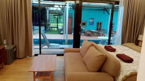 Kamphaeng Saen House | Morocco Blue cafe by Chilong River Farm Resort