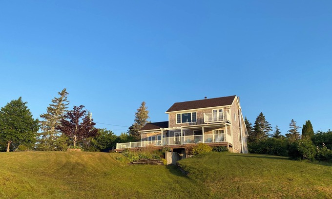 Yarmouth County House | Morris Island Sunrise Retreat