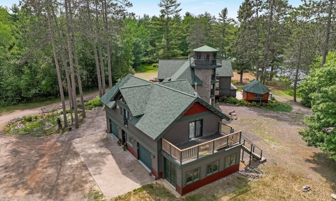 Cable Cabin | Mosbaek Lake Lodge by PMH
