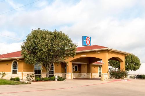 Alvarado Hotel | Motel 6 Alvarado TX