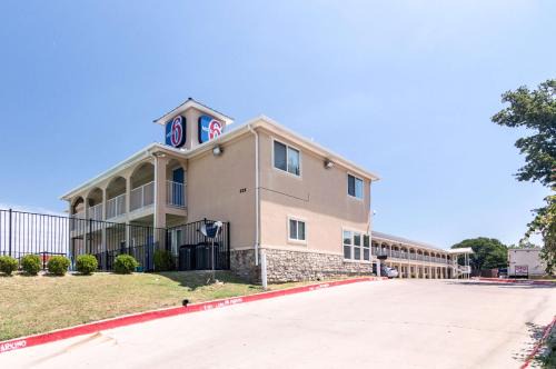 Azle Hotel | Motel 6-Azle, TX
